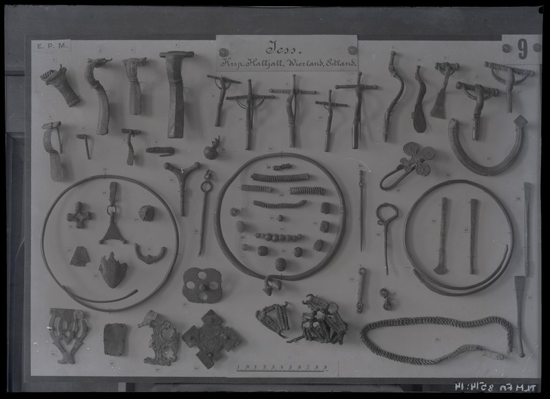 Haljala kivikalme arheoloogilised leiud umbes 1910. aastast.