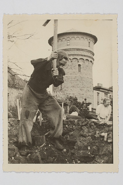 Cleaning of ruins in Tallinn, 1946