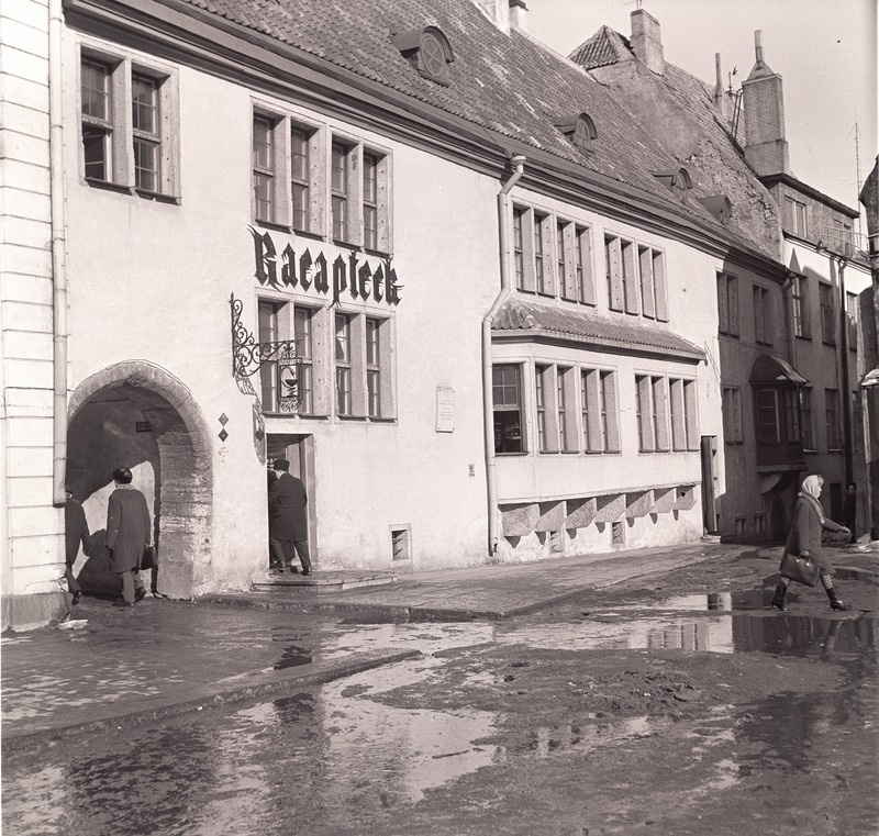 Raeapteek Raekoja pl. 11