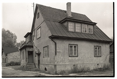Tallinn. Mansardkorrusega hoone Väike-Kompassi t. 3  similar photo