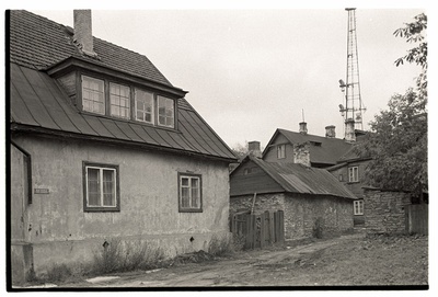 Tallinn. Vaade hoonele Väike-Kompassi t. 3 ja selle ümbrusele  duplicate photo