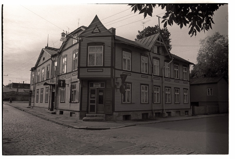 Kahekordne puuhoone