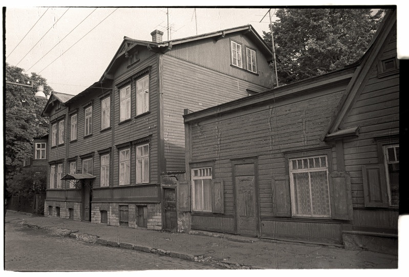 Kahekordne puuhoone J. Tompi t. 11