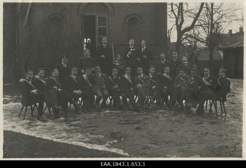 Company "Estonia" member group picture with new colour carriers Gerhard Kress, Alexander Keller, Wilhelm von Samson-Himmelstjerna, Count Hans Heinrich to the Courthouse and Baron Ludwig von Maydell