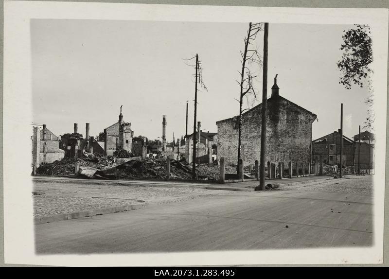 War breaks in Tartu, ruins at the corner of Star and Day Street