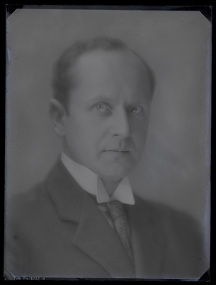 Peeter Parikase portreefoto, umbes 1920. aastast.  duplicate photo