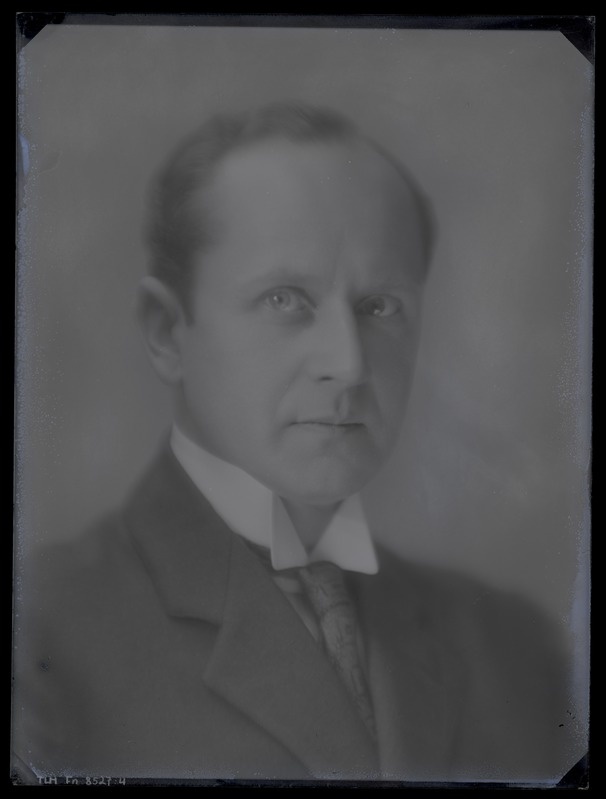 Peeter Parikase portreefoto, umbes 1920. aastast.