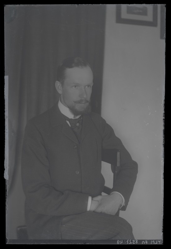 Johannes Parikase portreefoto umbes 1911. aastast.