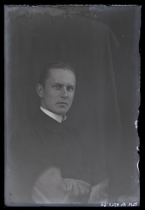 Peeter Parikase portreefoto umbes 1912. aastast.