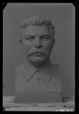 J.V. Stalini portreebüst, umbes 1941. aastast.  similar photo
