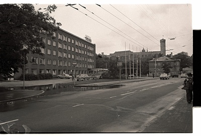 Paldiski maantee ja J. Gagarini puiestee nurk, vasakul hotell "Tallinn".  duplicate photo