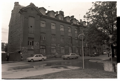 Kolmekordne kivihoone Paldiski maantee 3, vaade hotelli "Tallinn" poolt.  duplicate photo