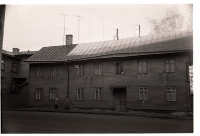 Tallinn. Kahekordne puumaja Gogoli 9  similar photo