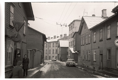 Tallinn. Vaade Tatari tänavale Kingissepa tänava nurgalt Võidu väljak suunas  duplicate photo