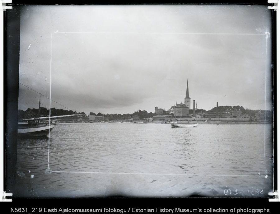 Vaade linnale merelt (Oleviste kirik).