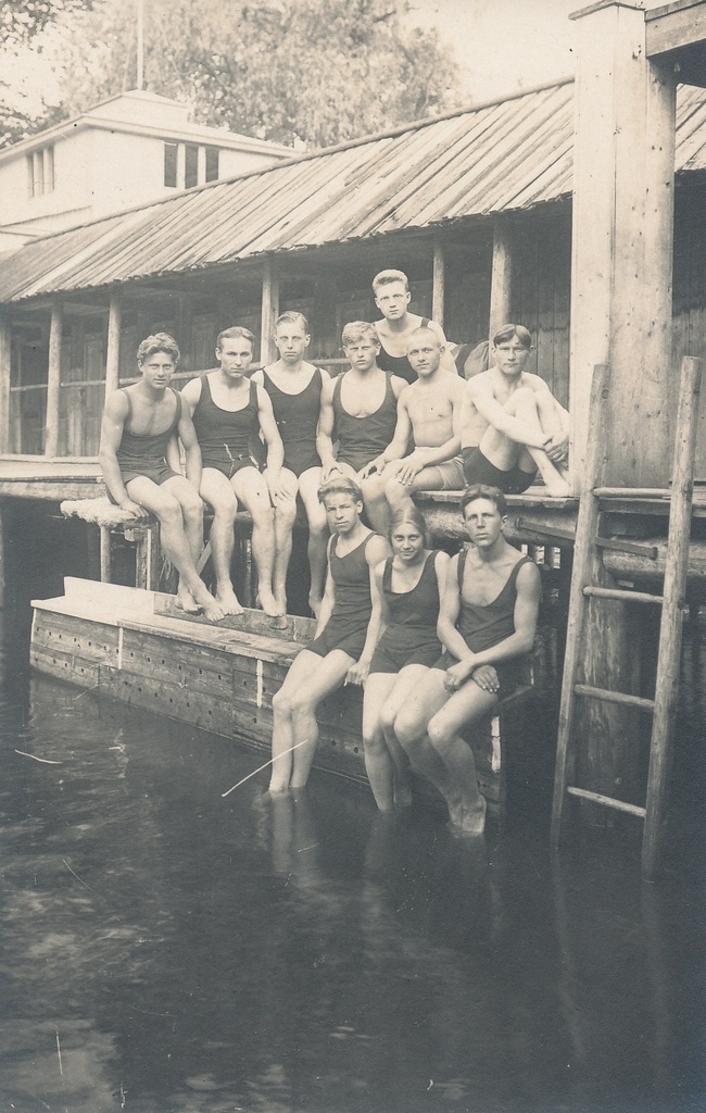 Group of Tartu athletes in the swim