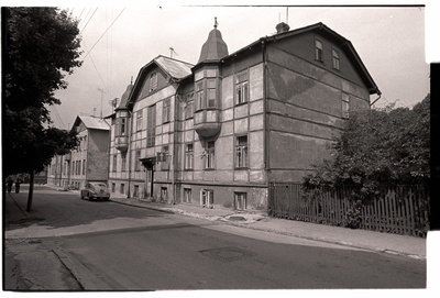 Kahe eralduva ärkliga kahekordne hoone, Peeter Süda tänav 7.  duplicate photo