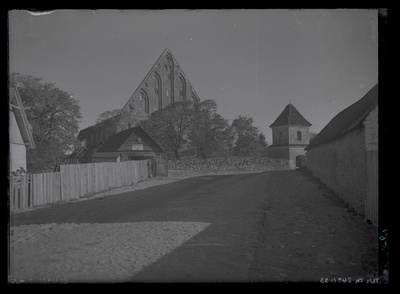 Vaade kloostrikiriku varemetele Pirital koos tänava ja kalmistu väravaehitisega  duplicate photo