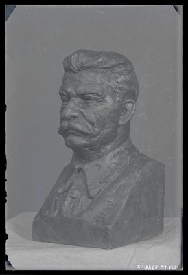 J.V. Stalini portreebüst, umbes 1941. aastast.  similar photo