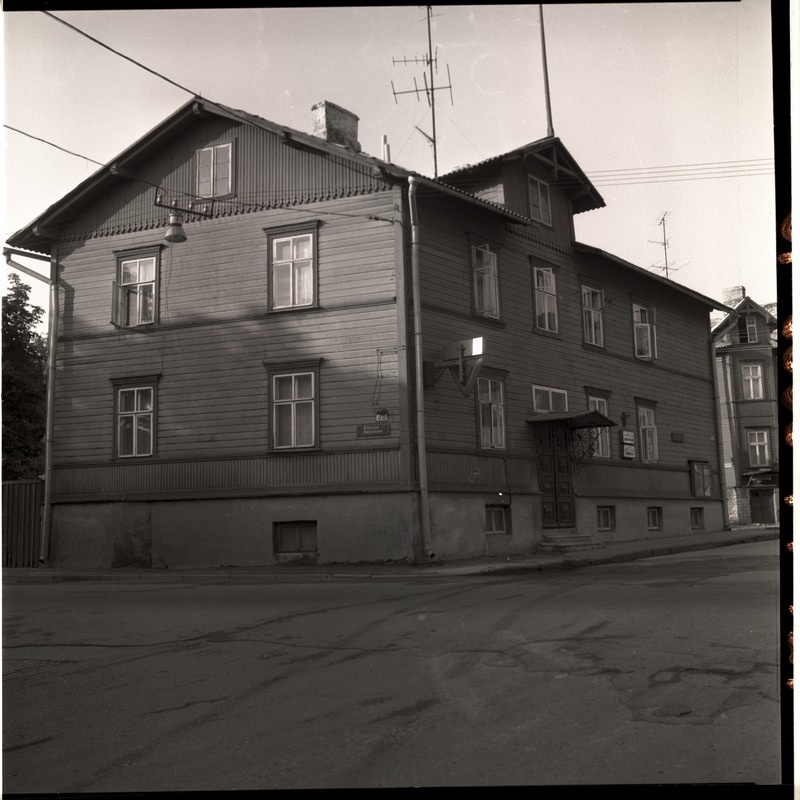 Nikonovi t. 49/ Salme t. 30 puumaja