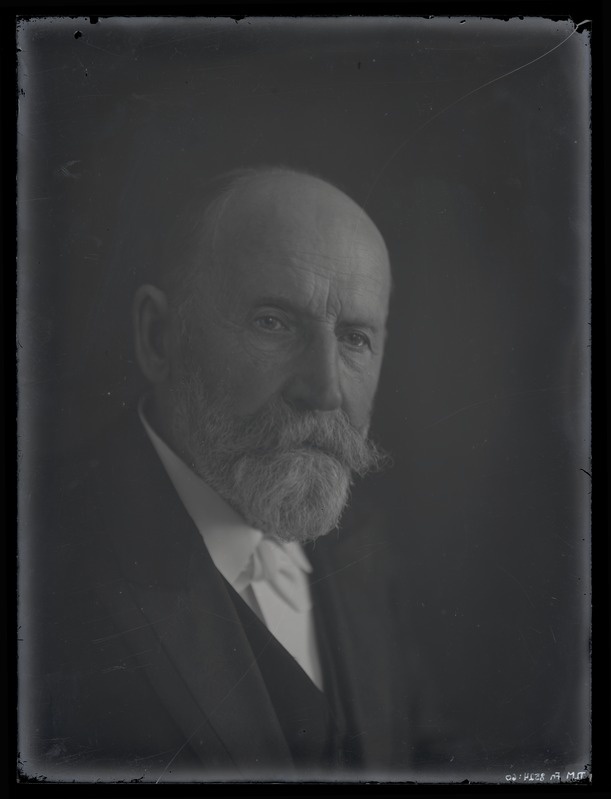 Skulptor A. Weizenbergi fotoportree umbes 1920. aastast.