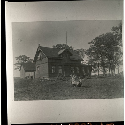 Kopli kalmistuvahi maja kalmistu peavärava vastas, 19. sajandi lõpp.  duplicate photo