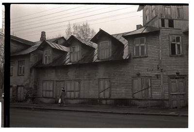 Lammutamisele minev maja  similar photo