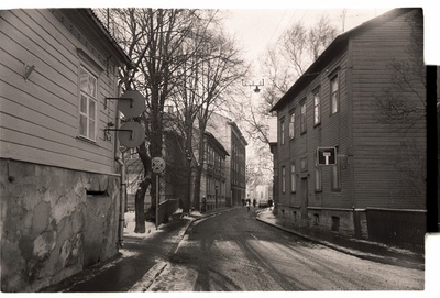 Tallinn. Vaade Tatari tänavale Sakala t. nurgalt (vasakul maja Tatari t. nr. 8) Võidu väljaku suunas  duplicate photo