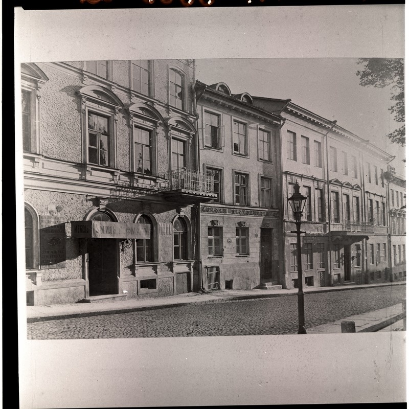 Hooned Niguliste tänaval Niguliste kiriku vastas, 19. sajandi lõpp.