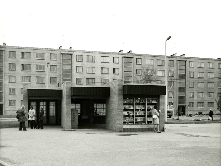 Tartu Annelinn: input / kiosk / bus paviljon, 5-storey apartment
