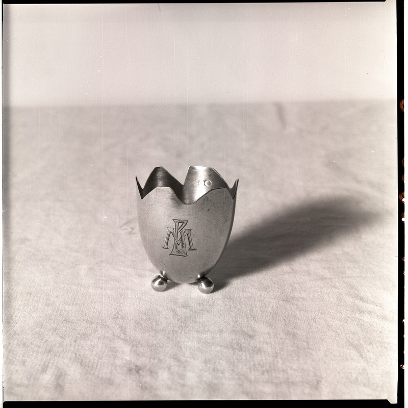 Munapeeker, valmistatud R. Lange töökojas 1930. aastal.