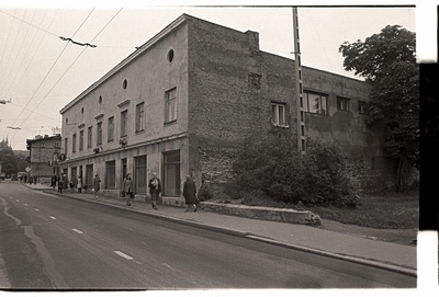 Paldiski maantee 15, kahekordne kivihoone.  similar photo