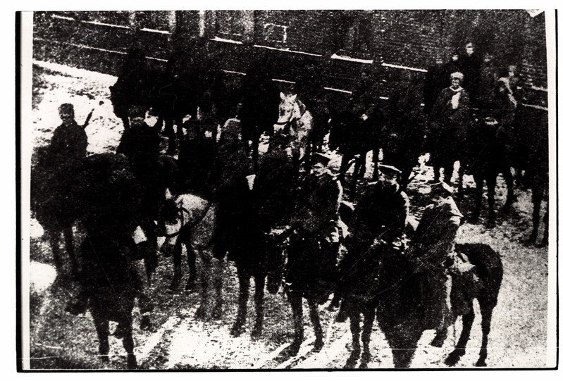 Eesti Kütidiviisi ratsaluure salk Petseris 1919. aasta talvel.