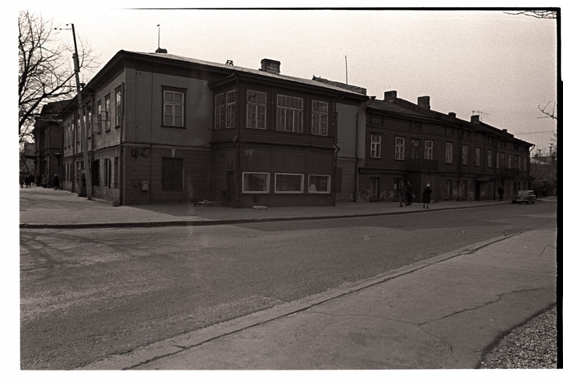 Hooned Uus-Sadama ja Narva maantee nurgal, vaade Uus-Sadama tänava poolt.