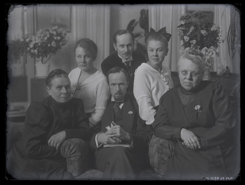 Parikaste perekonnapilt.