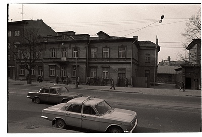 Hooned Uus-Sadama ja Narva maantee nurgal, vaade Narva maantee poolt.  duplicate photo