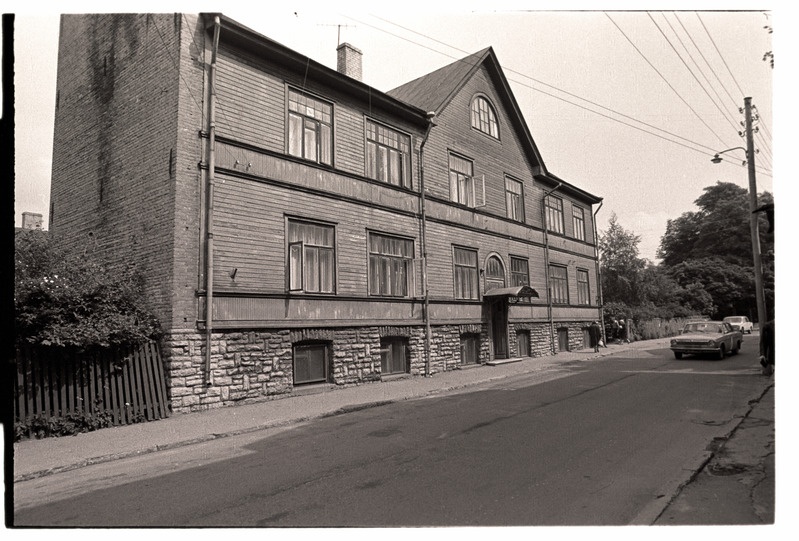Kahekordne puuhoone, Peeter Süda tänav 9.