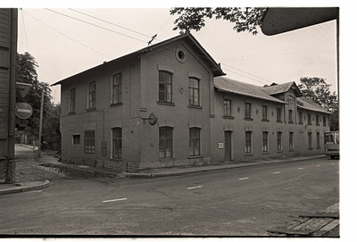 Paldiski maantee 19, kahekordne pikk kivihoone (1886. aastast).  similar photo