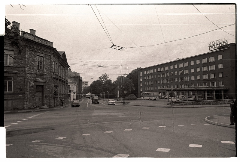 J. Gagarini puiestee, Paldiski maantee ja Nõukogude tänava ristmik, vaade Toompea suunas.