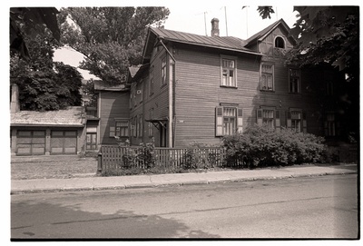 Kahekordne puuhoone, Peeter Süda tänav 1.  similar photo