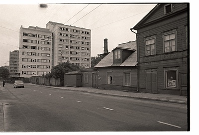 Paldiski maantee 14 kahekordne puuhoone.  similar photo