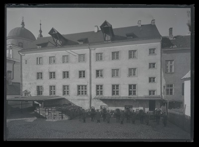 Saku Õlletehase villimise maja Tallinnas Nooruse tänaval.  similar photo