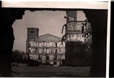 Sõjas purustatud tööstushooned  duplicate photo