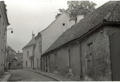 Linnuse tänav  similar photo