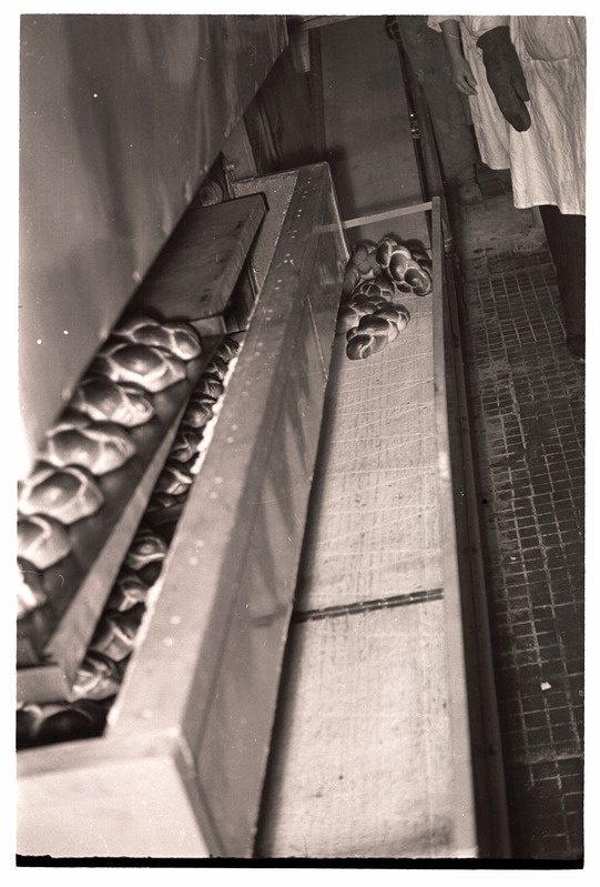 Leivatehas nr. 2, saiade küpsetamine.