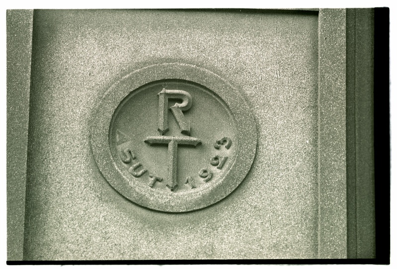 Tallinn. Detail Pärnu mnt 20 fassaadil "R.T. asut. 1923."