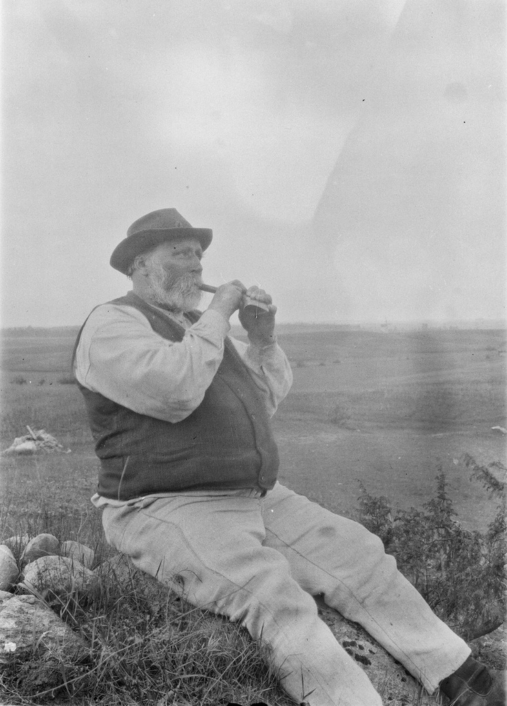 Jukk Akermann plays a puzzle horn