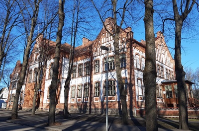 Building of the Pärnu Gymnasium of the Daughters (ehit 1903) rephoto