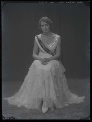 "Miss Estonia" Lilli Silberg.  duplicate photo