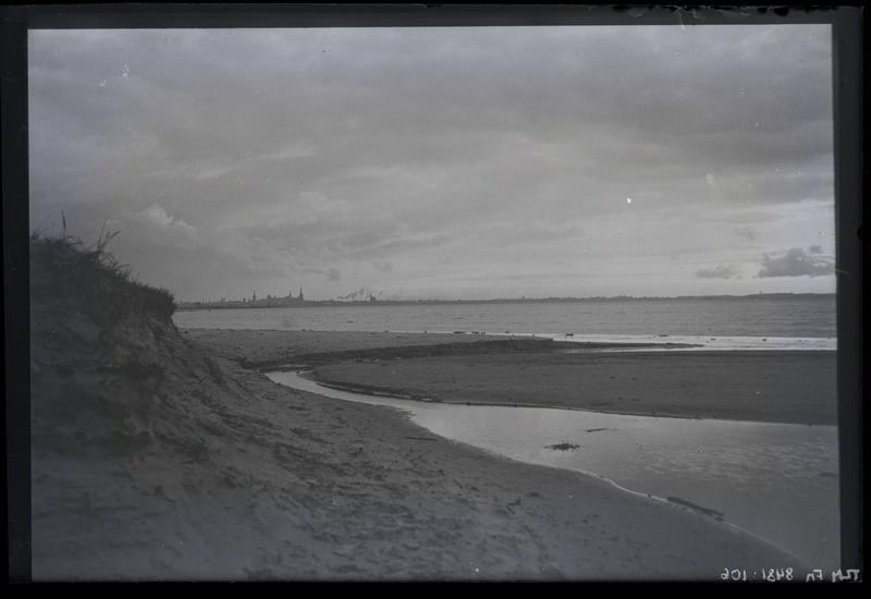 Vaade Tallinna siluetile Pirita rannalt.